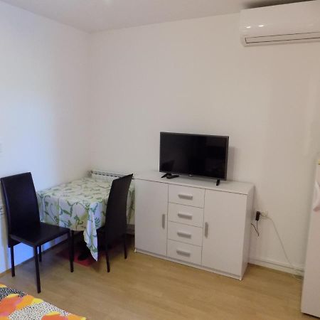 Oriella Apartmans And Room Новиград Экстерьер фото