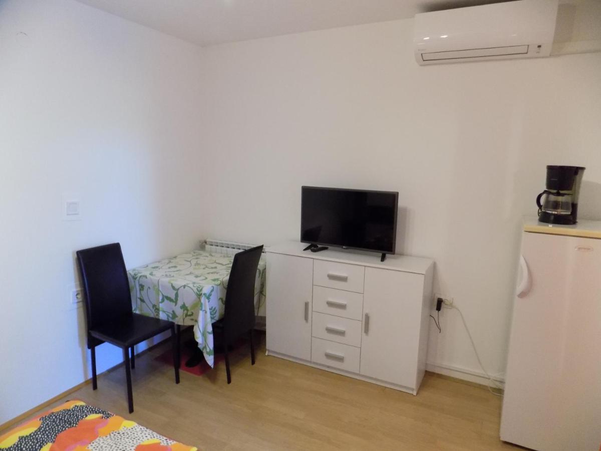 Oriella Apartmans And Room Новиград Экстерьер фото